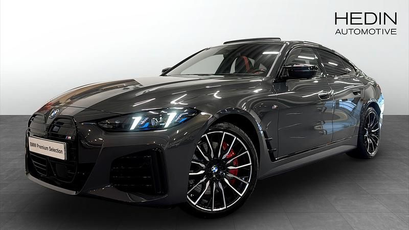 Grå (grey) Begagnad 2025 BMW i4 Comfort Edition Sedan | 748 700 kr (Dyr) - Bild 1/4