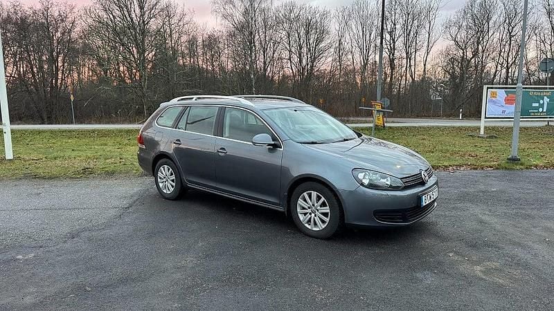 Grå Begagnad 2011 VW Golf VI Halvkombi | 55 000 kr (Marknadspris) - Bild 1/4
