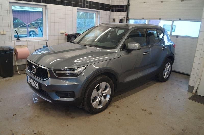 Grå Begagnad 2018 Volvo XC40 Momentum SUV | 309 000 kr (Bra pris) - Bild 1/1