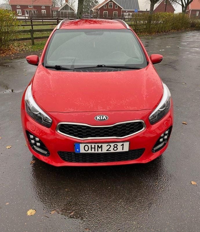 Röd Begagnad 2016 Kia Ceed Sportswagon GT-Line Kombi | 114 500 kr (Marknadspris) - Bild 1/4