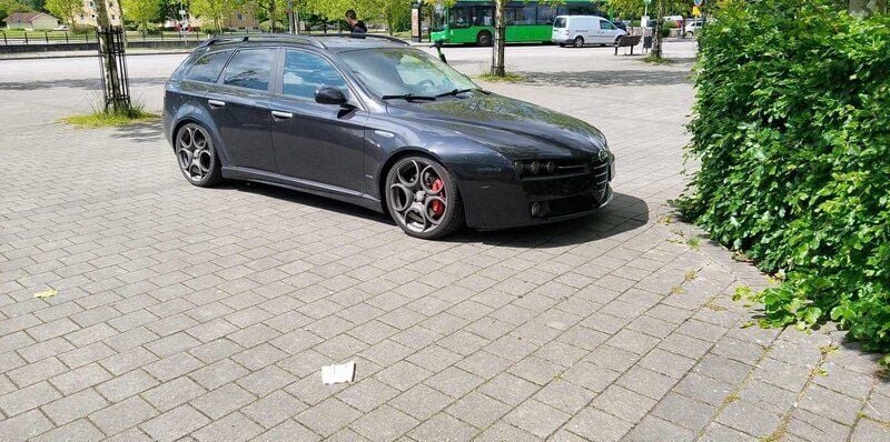 Svart Begagnad 2007 Alfa Romeo 159 Kombi | 35 000 kr (Marknadspris) - Bild 1/4