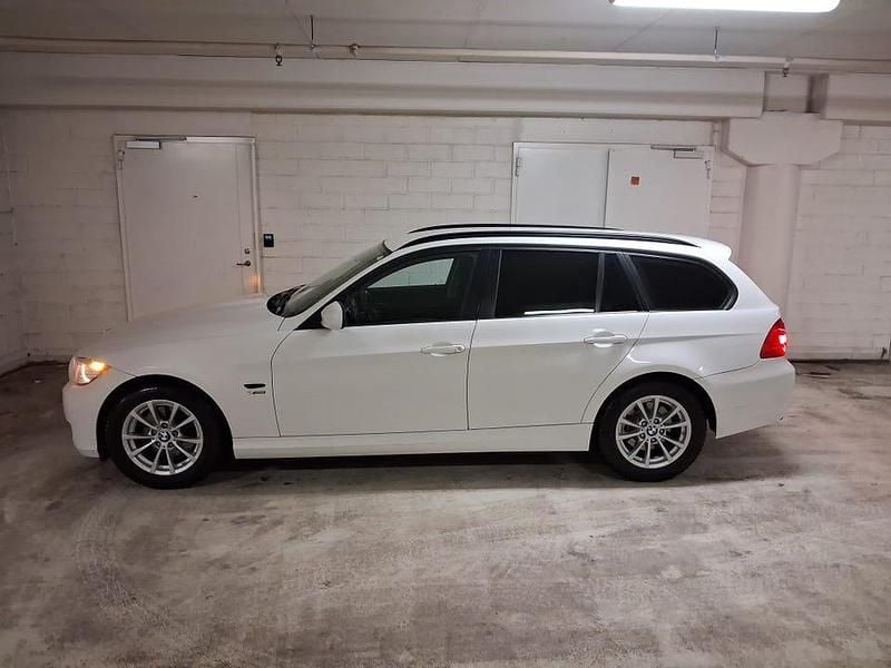 Begagnad 2012 BMW 320 Kombi | 64 900 kr (Bra pris) - Bild 1/4