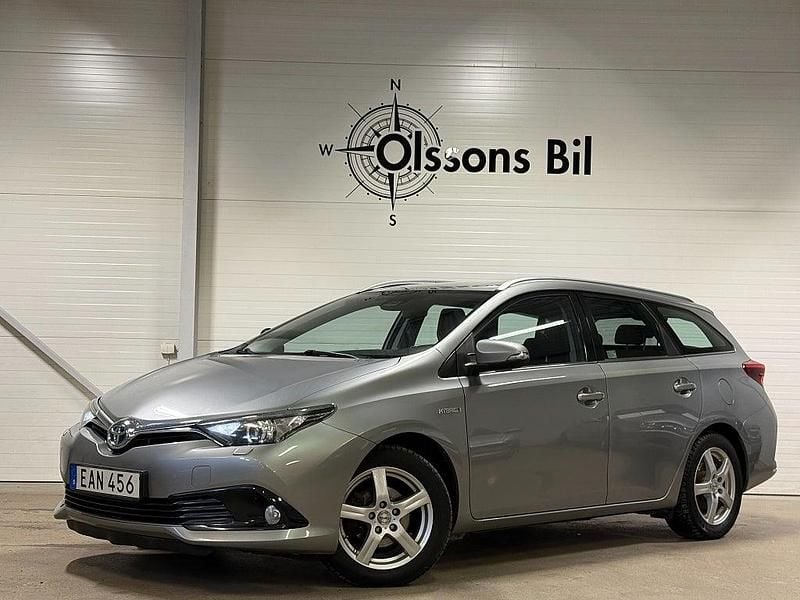 Begagnad Toyota Auris Touring Sports Active 136 HK (100 kW) 2017 Ljusgrå Kombi