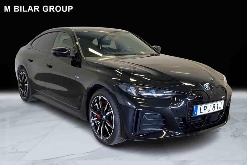 Svart Begagnad 2025 BMW i4 Sedan | 749 000 kr - Bild 1/1