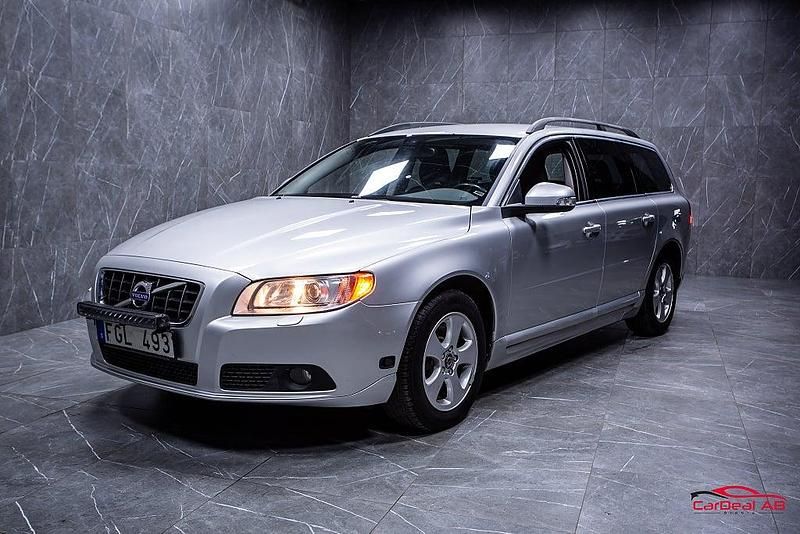 Begagnad Volvo V70 Momentum 231 HK (169 kW) 2009 Ljusgrå Kombi