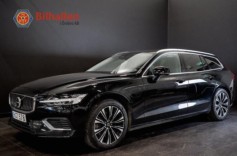 Begagnad Volvo V60 Core 350 HK (257 kW) 2022 Svart Kombi