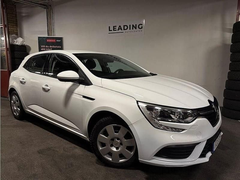 Vit Begagnad 2018 Renault Mégane IV Halvkombi | 89 900 kr (Marknadspris) - Bild 1/4