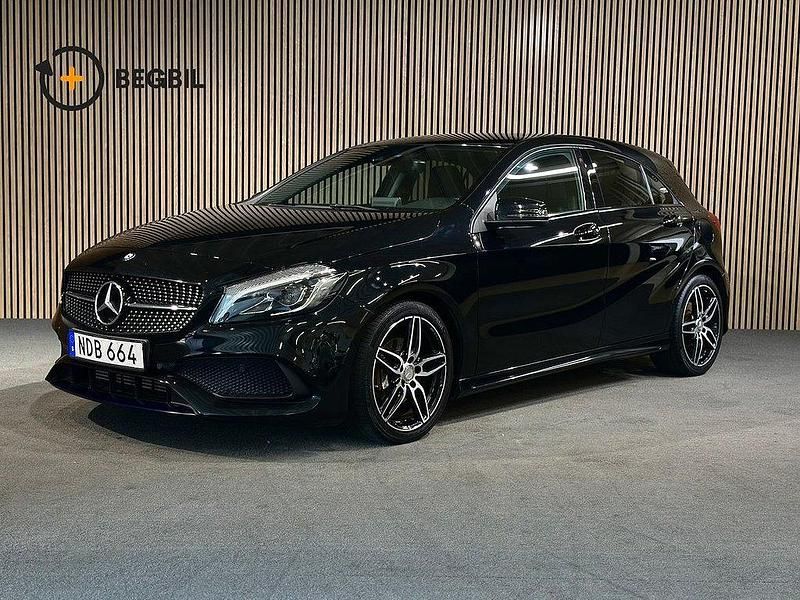 Svart Begagnad 2016 Mercedes A180 AMG Halvkombi | 169 000 kr (Marknadspris) - Bild 1/4