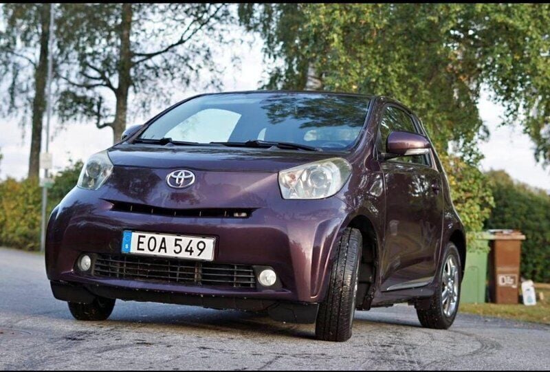 Röd Begagnad 2009 Toyota iQ Halvkombi | 37 500 kr (Marknadspris) - Bild 1/4