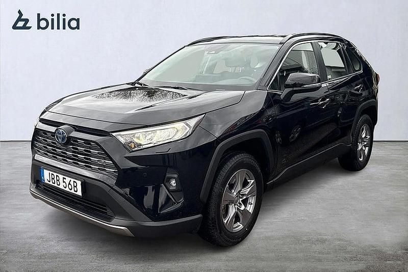 Svart Begagnad 2024 Toyota RAV4 Hybrid Active SUV | 389 900 kr (Superpris) - Bild 1/3