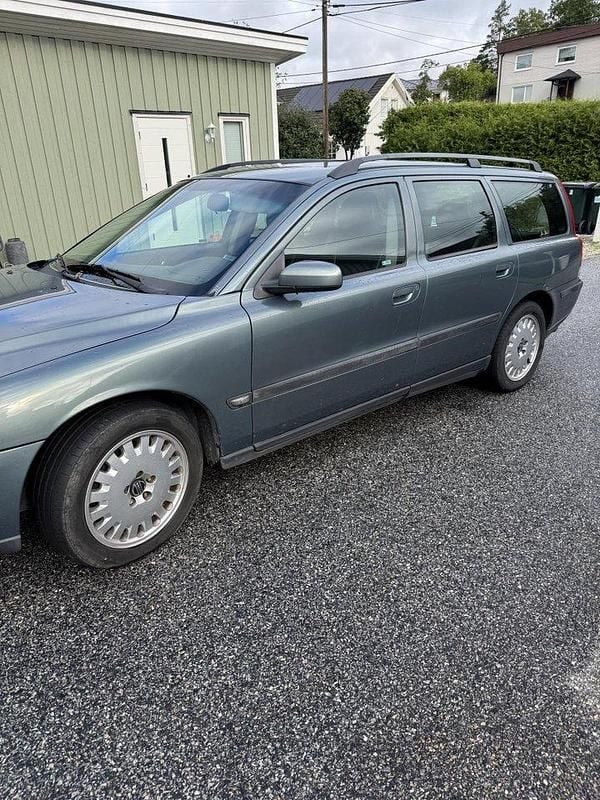 Grön Begagnad 2004 Volvo V70 Kombi | 14 900 kr (Bra pris) - Bild 1/4