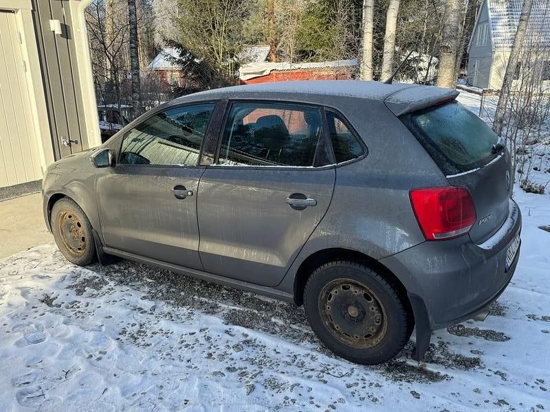 Begagnad VW Polo 90 HK (66 kW) 2010 Grå metallic Halvkombi
