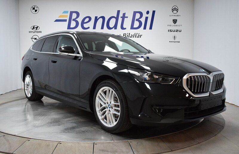 Sophistor grey Ny 2024 BMW 530e Kombi | 659 500 kr (Marknadspris) - Bild 1/3
