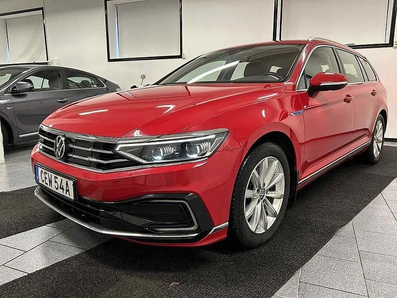 Begagnad VW Passat GTE 218 HK (160 kW) 2020 Röd Kombi