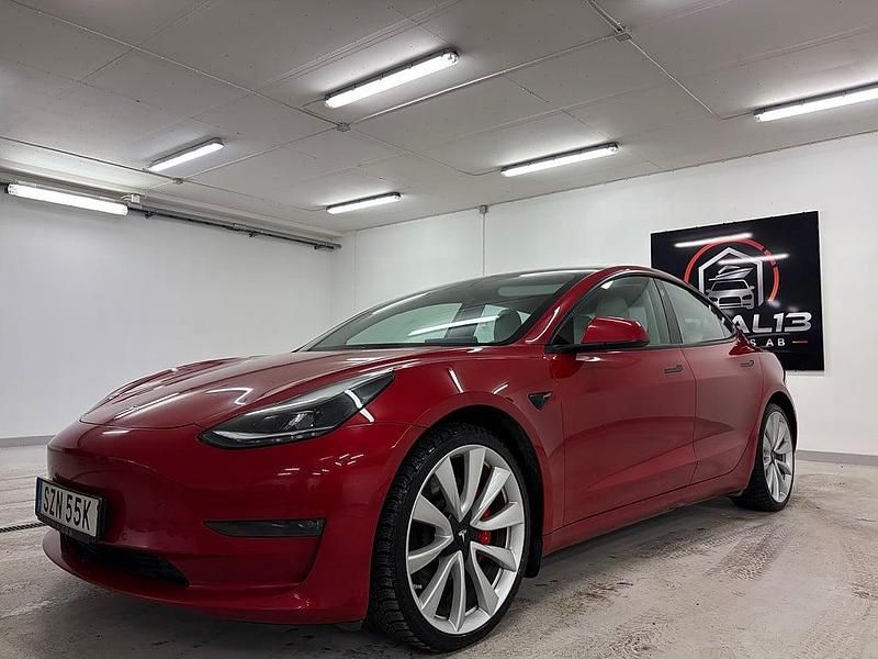 Begagnad Tesla Model 3 Long Range AWD 377 kW (513 HK) 2020 Röd Sedan
