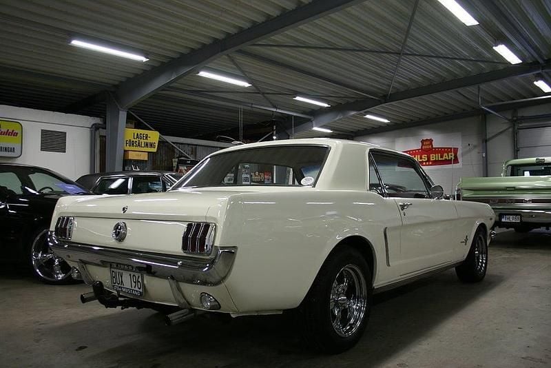 Vit Begagnad 1965 Ford V8 Sedan | 269 000 kr - Bild 1/4
