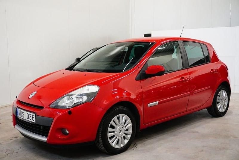 Begagnad Renault Clio IV 88 HK (64 kW) 2012 Röd Halvkombi