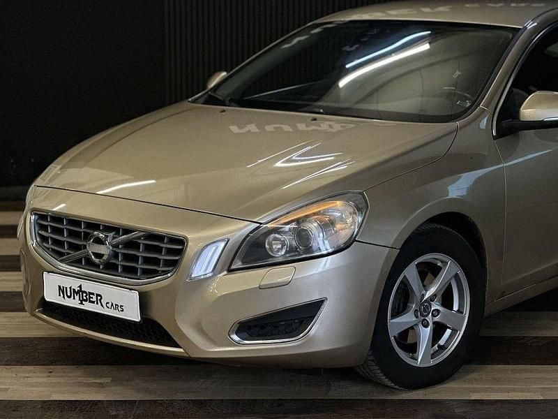 Begagnad Volvo S60 Momentum 203 HK (149 kW) 2010 Ljusbrun Sedan
