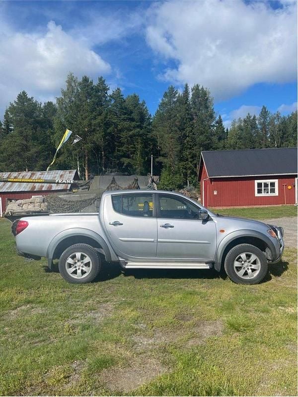 Silver Begagnad 2007 Mitsubishi L200 Pickup | 99 900 kr (Bra pris) - Bild 1/4