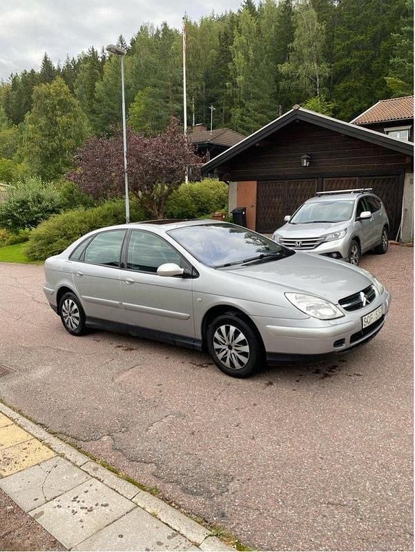Silver Begagnad 2001 Citroën C5 Halvkombi | 18 000 kr (Marknadspris) - Bild 1/4