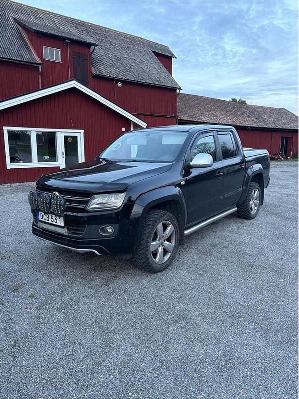 Svart Begagnad 2015 VW Amarok Highline Pickup | 190 000 kr (Marknadspris) - Bild 1/4