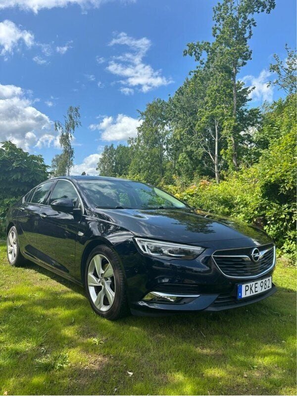 Blå Begagnad 2018 Opel Insignia Business Halvkombi | 148 000 kr (Marknadspris) - Bild 1/3