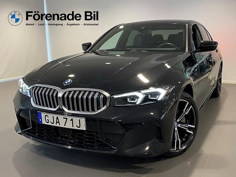 Svart Begagnad 2024 BMW 330e M Sport Sedan | 459 000 kr (Superpris) - Bild 1/4