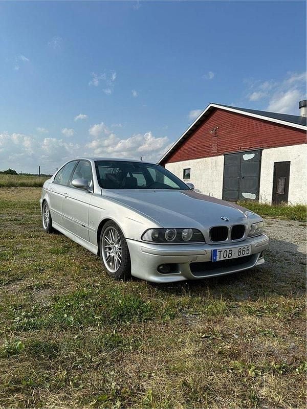 Silver Begagnad 2000 BMW 540 M Sport Sedan | 95 000 kr - Bild 1/4