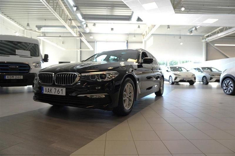 Svart Begagnad 2018 BMW 520 Kombi | 229 900 kr (Superpris) - Bild 1/4