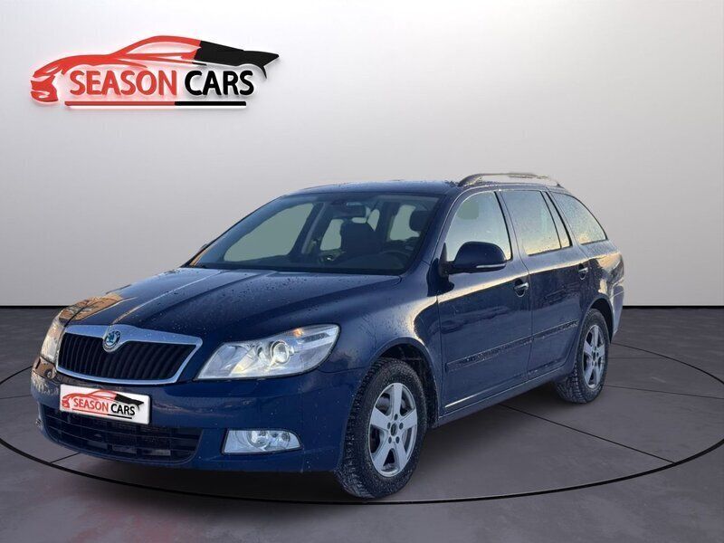 Mörkblå Begagnad 2011 Skoda Octavia Elegance Kombi | 69 900 kr (Marknadspris) - Bild 1/4