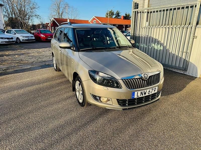 Brun metallic Begagnad 2014 Skoda Fabia Ambiente Kombi | 69 900 kr (Marknadspris) - Bild 1/4