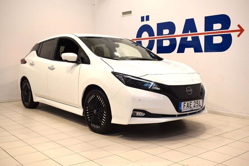 Vit Begagnad 2022 Nissan Leaf N-Connecta Halvkombi | 233 700 kr (Marknadspris) - Bild 1/4