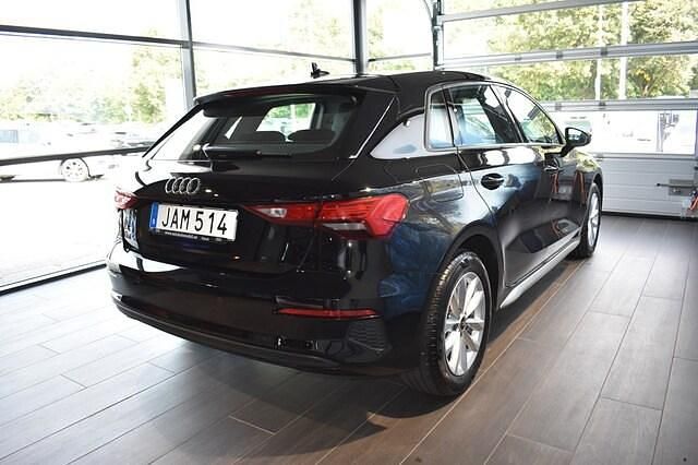Begagnad Audi A3 Proline 150 HK (110 kW) 2023 Brilliantsvart Sedan