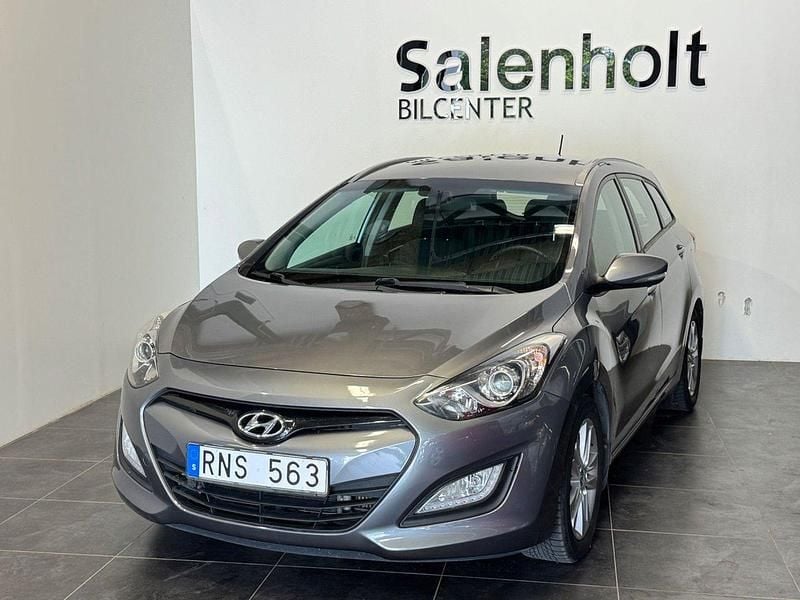 Grå Begagnad 2012 Hyundai i30 Kombi | 59 900 kr (Marknadspris) - Bild 1/4
