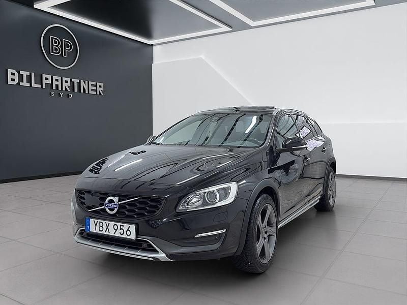 Begagnad Volvo V60 CC Summum 190 HK (139 kW) 2016 Svart Kombi