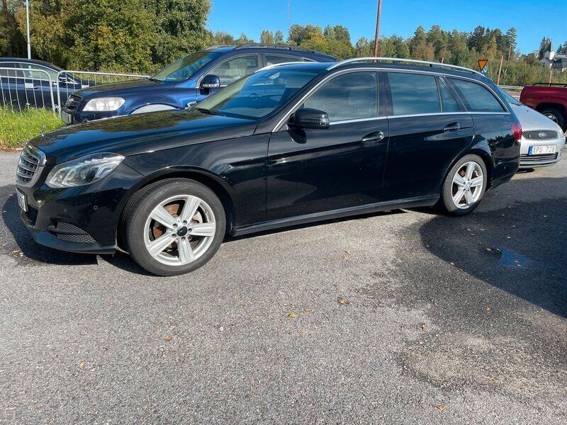 Svart Begagnad 2015 Mercedes E220 Classic Kombi | 179 000 kr (Dyr) - Bild 1/1