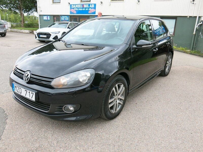 Svart Begagnad 2012 VW Golf VII Halvkombi | 74 900 kr (Marknadspris) - Bild 1/4
