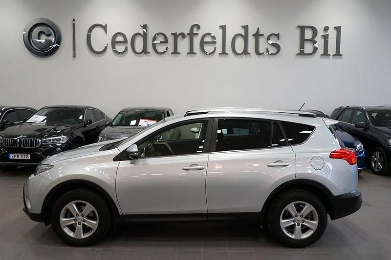 Silver Begagnad 2013 Toyota RAV4 Active SUV | 159 900 kr (Marknadspris) - Bild 1/4