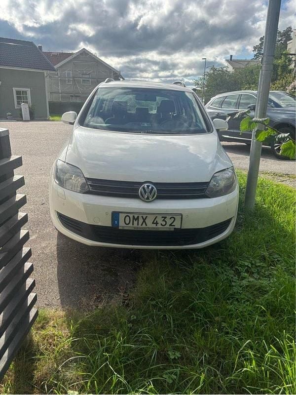 Vit Begagnad 2011 VW Golf Plus Cross Minibuss | 35 000 kr (Superpris) - Bild 1/4