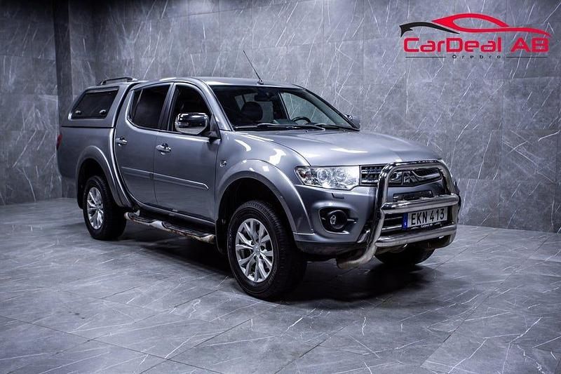 Grå Begagnad 2015 Mitsubishi L200 Pickup | 149 800 kr (Bra pris) - Bild 1/4