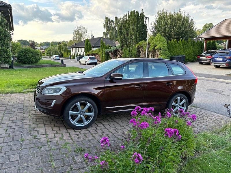 Brun Begagnad 2014 Volvo XC60 Momentum SUV | 139 000 kr (Marknadspris) - Bild 1/4