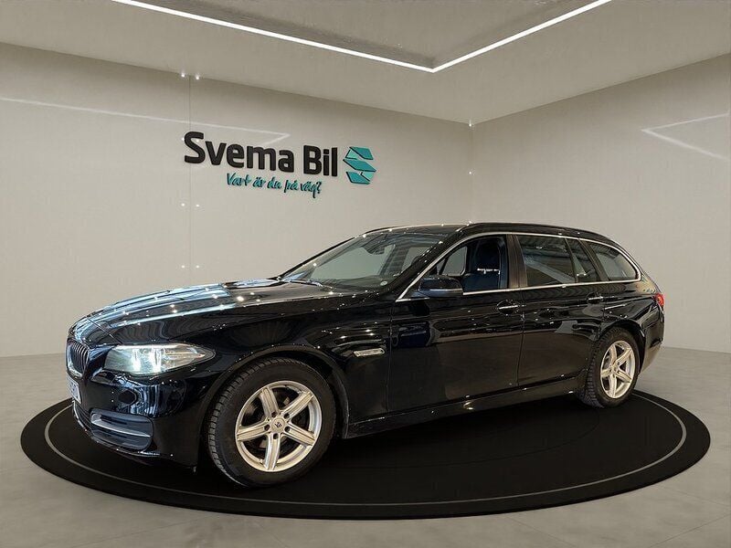 Svart Begagnad 2016 BMW 520 Kombi | 169 900 kr (Marknadspris) - Bild 1/4