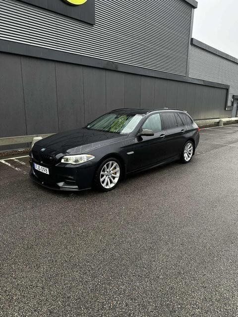 Begagnad 2015 BMW M550 M Sport Sedan | 285 000 kr (Marknadspris) - Bild 1/4