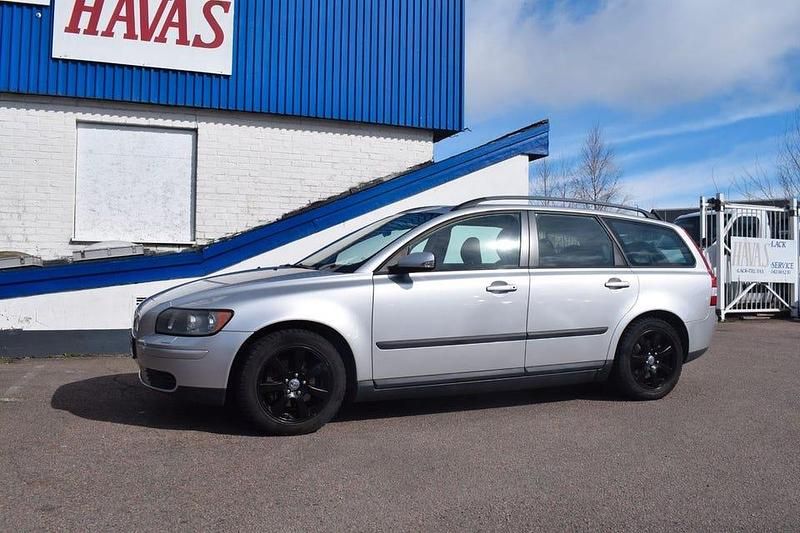 Ljusgrå (grå) Begagnad 2005 Volvo V50 Kombi | 37 900 kr (Marknadspris) - Bild 1/4