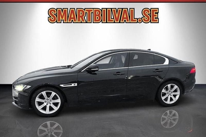 Begagnad Jaguar XE Portfolio 241 HK (177 kW) 2016 Svart Sedan