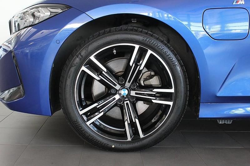 Begagnad BMW 330e M Sport 184 HK (135 kW) 2024 Blå Kombi