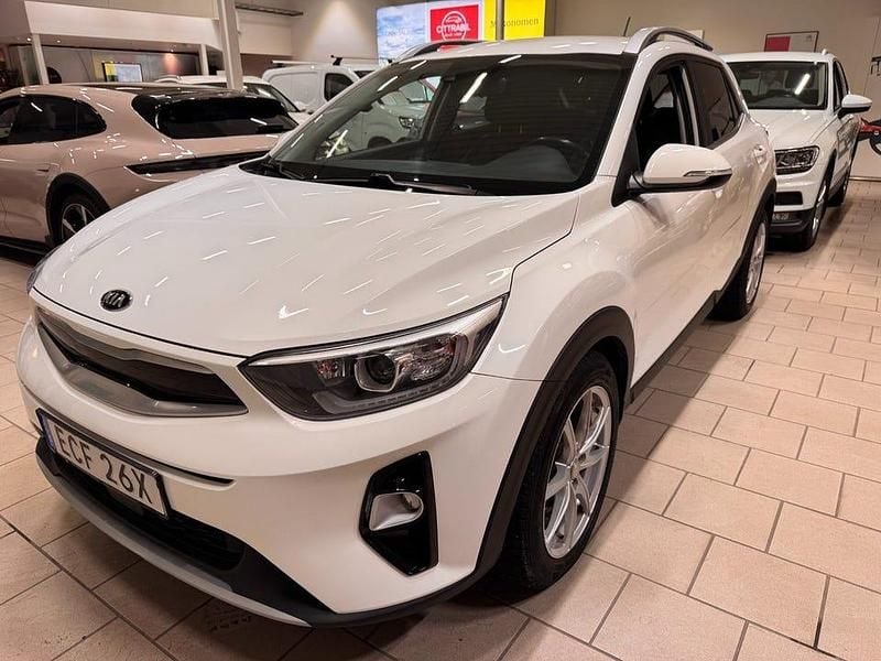 Vit Begagnad 2020 Kia Stonic Advance SUV | 169 900 kr (Marknadspris) - Bild 1/4