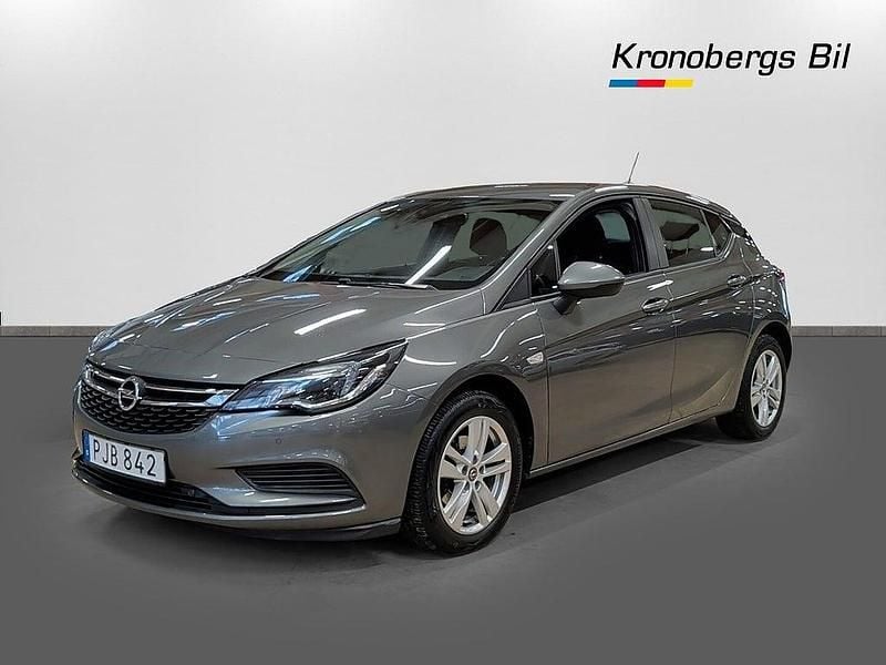 Grå Begagnad 2017 Opel Astra Enjoy Plus Halvkombi | 139 500 kr (Marknadspris) - Bild 1/4