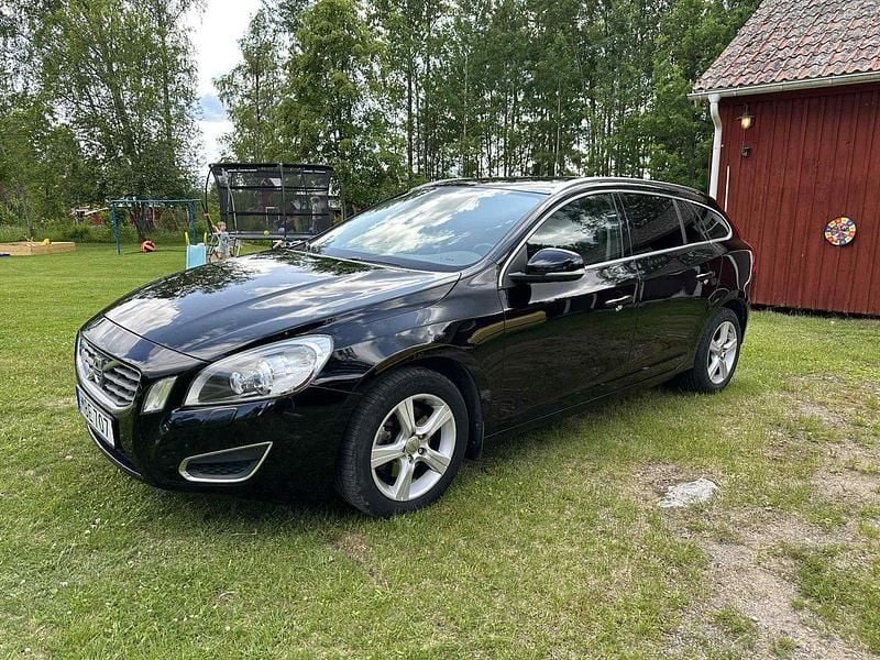 Svart Begagnad 2012 Volvo V60 Summum Kombi | 84 000 kr (Superpris) - Bild 1/4