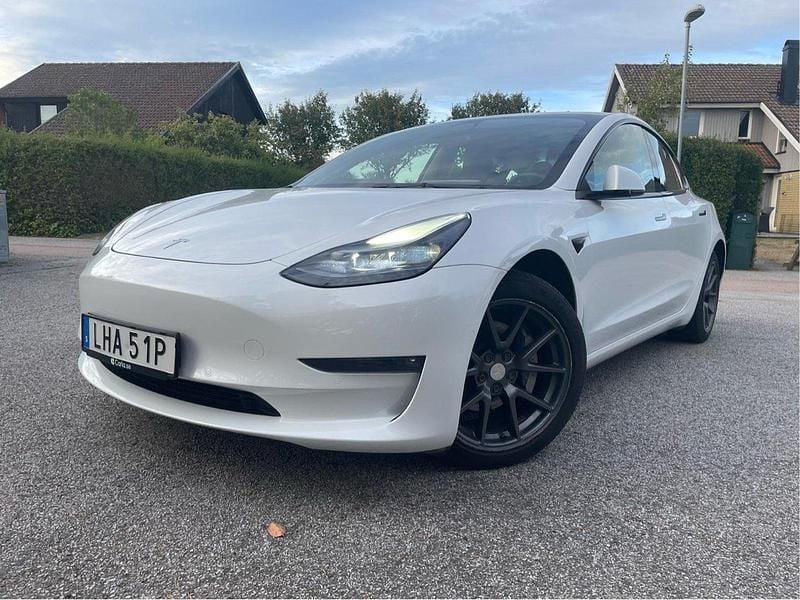 Vit Begagnad 2021 Tesla Model 3 Long Range AWD Sedan | 279 000 kr (Lite dyr) - Bild 1/4